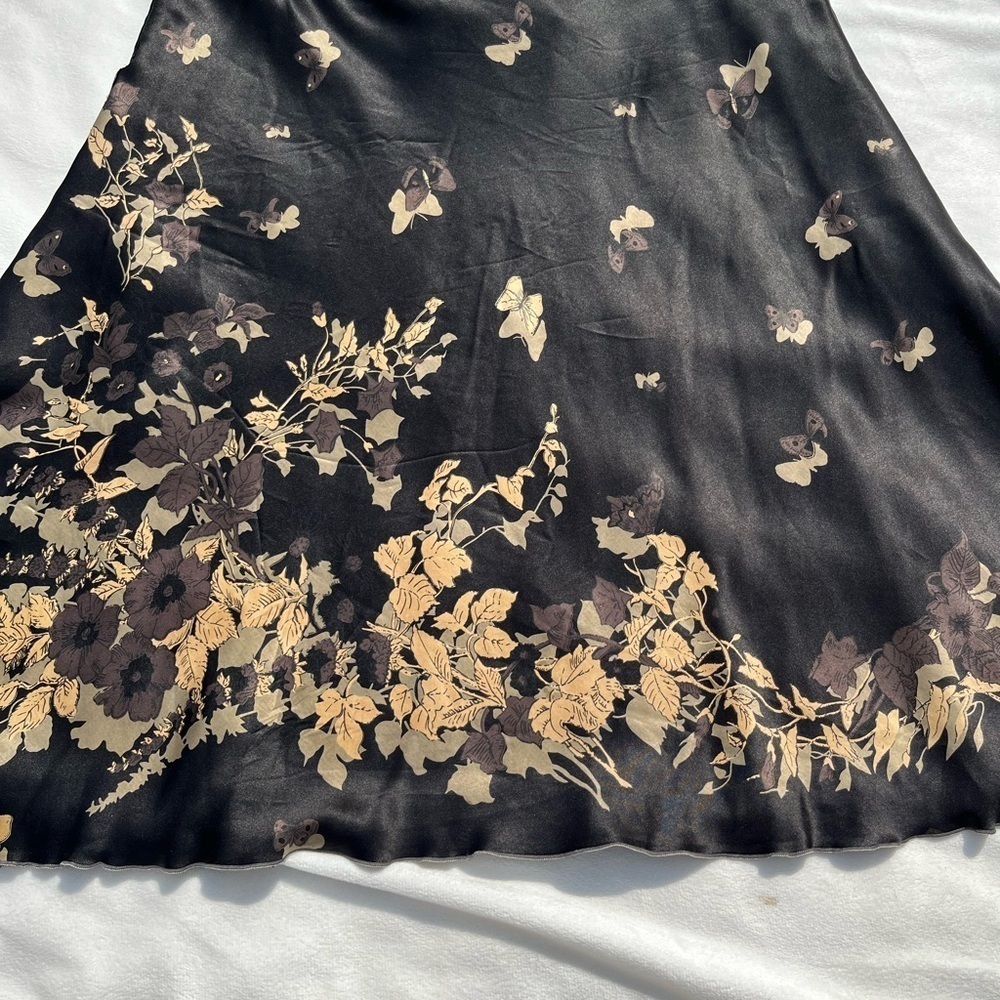 Silk A shape black with butterfly print skirt - Picture 11 of 12